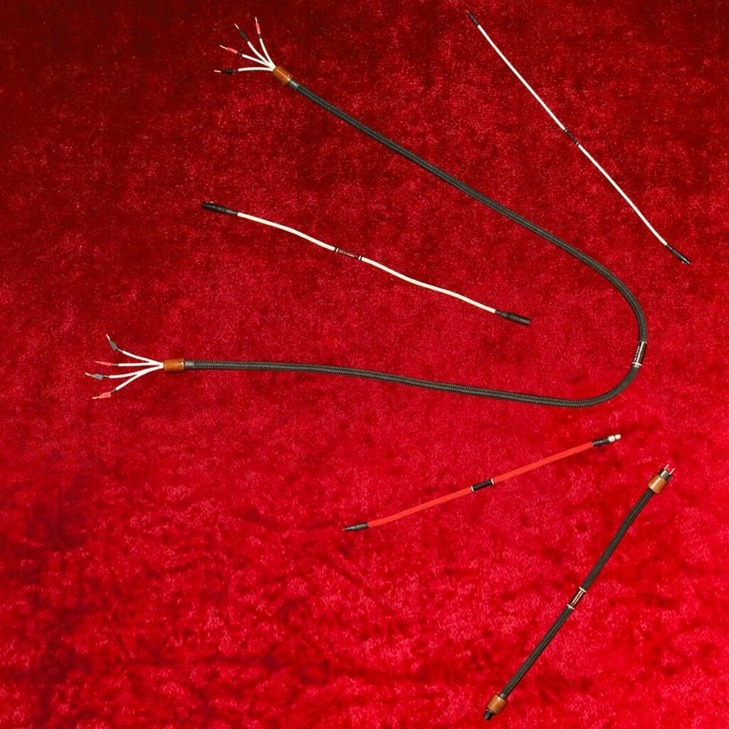 KlingerFavre's tweet photo. Noël !
#klingerfavre #madeinfrance #artisanat #hificables #audiophiles #loudspeakercables #luxury #handmade https://t.co/Zj9KkfXsdf https://t.co/0OtMPH4BjK