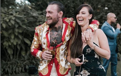 . <a href="/TheNotoriousMMA/">Conor McGregor</a> announces he and <a href="/DeeDevlin1/">Dee Devlin</a> are expecting their third child together 👶🏻 goss.ie/featured/conor…