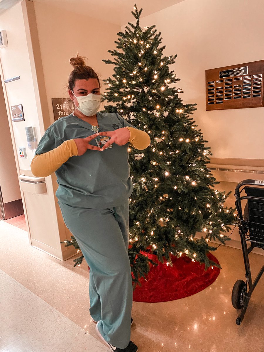Panhelcsusb's tweet photo. Happy Holidays from the Panhellenic community! 💗 We hope you all have a safe and happy holiday season! We also want to thank our sisters who are essential workers/frontline workers for all their hard work and dedication during this extremely difficult time! https://t.co/blkNzGk7Bu