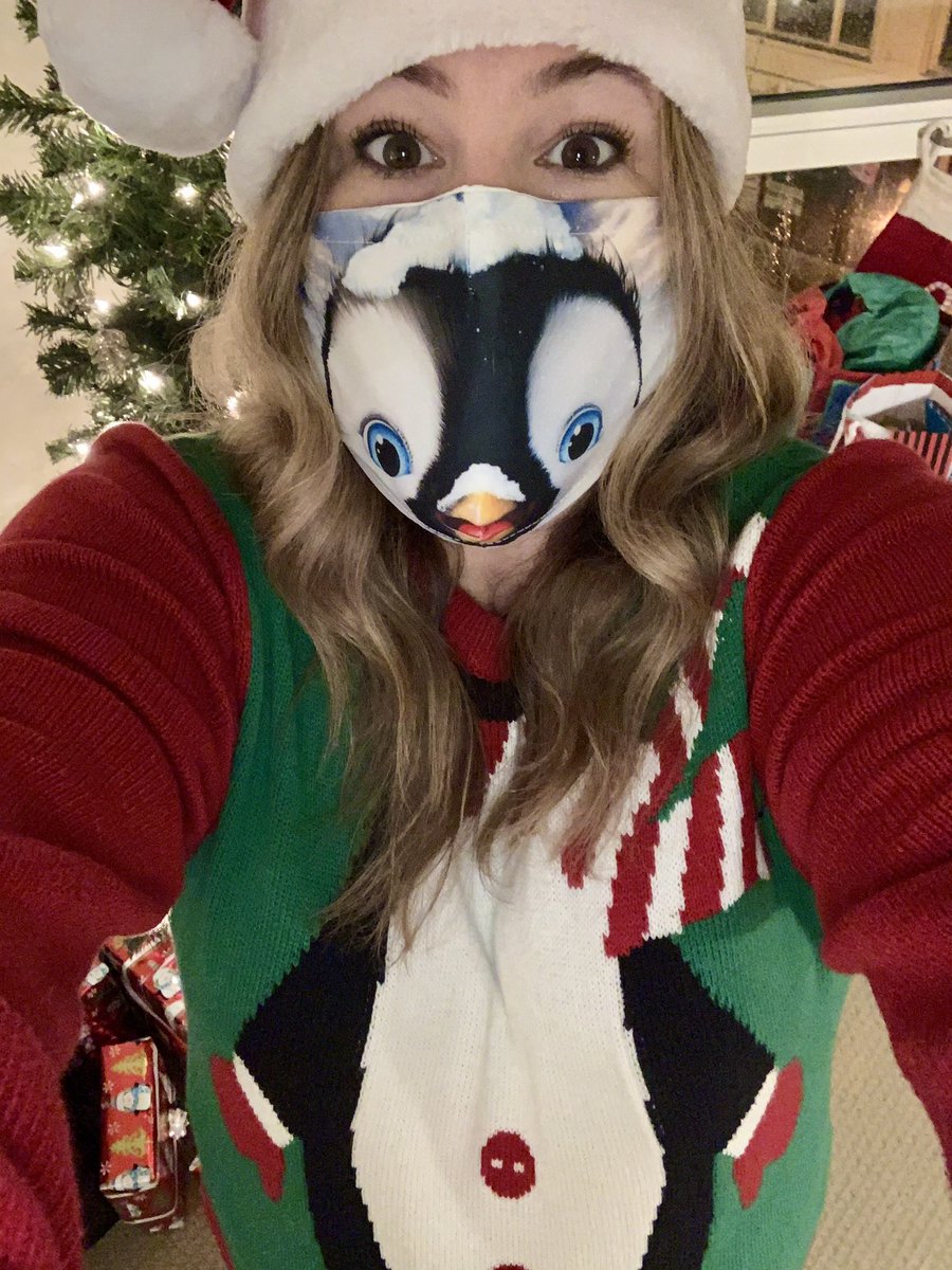 CourtInQC's tweet image. It’s officially Christmas! Make it merry, Twitter people! #TisTheSeasonToBeSafe #MerryChristmas2020 #KeepPounding