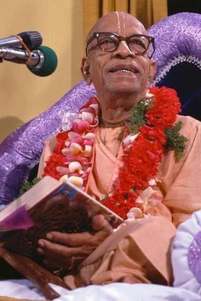 Nirmatsarau's tweet photo. "This Bhagavad-gītā is therefore full knowledge from the full Personality of Godhead.

We cannot change even one word in this Bhagavad-gītā. That is folly."

Śrīla Bhaktīvedānta Swāmī
25.12.75 https://t.co/bpjyHrGtWT

🌟🙏🏽🌟 Bhagavad-gītā Jayantī  🌟 Christmas 🌟 Ekādaśī 🌟🙏🏽🌟 https://t.co/cFM5Ujgh0z