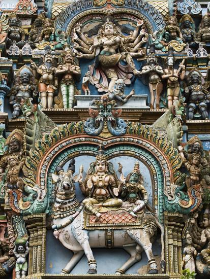 13.The Sundareswarar shrine is known as one fifth of ‘Pancha Sabhai’ (five courts) where Lord Shiva is believed to have performed the cosmic dance.There are over 33,000 sculptures in the temple complex of Meenakshi Amman Temple in Madurai.