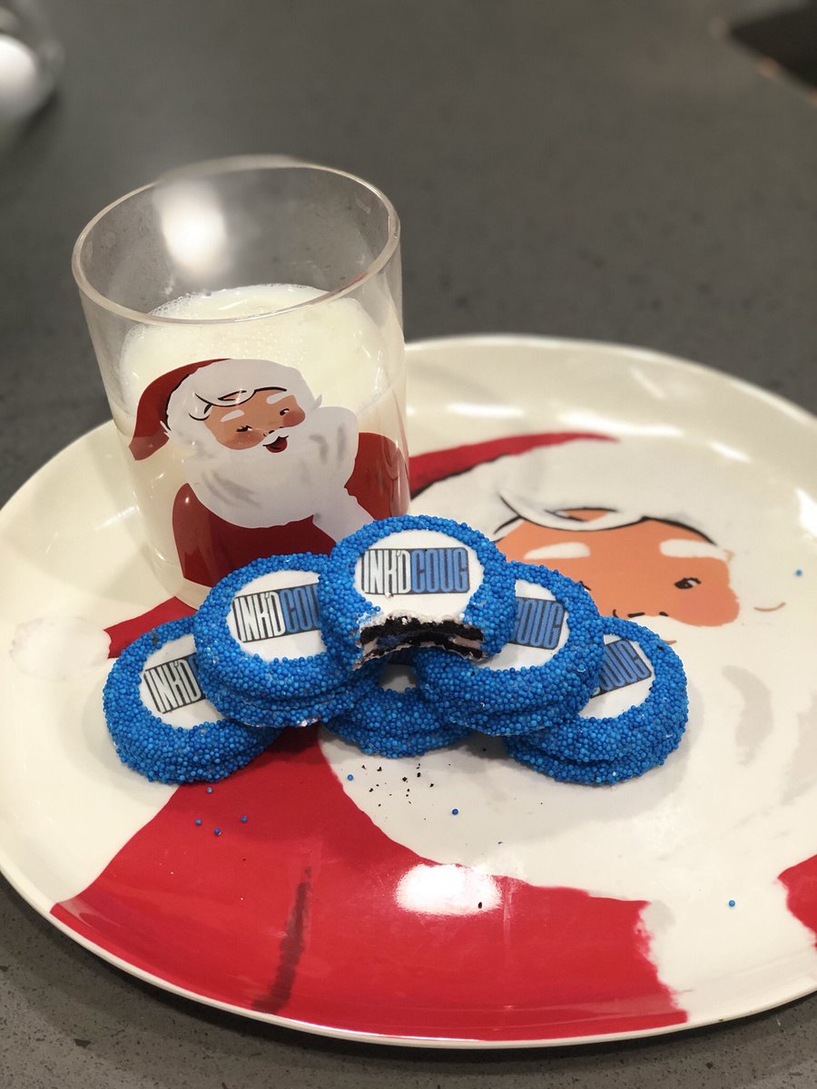 InkedCougar's tweet photo. Thanks @Oreo for helping me hook #Santa up right!! #MerryChristmas #CookiesnMilk #DipEm #DunkEm https://t.co/AQRsJS3O70