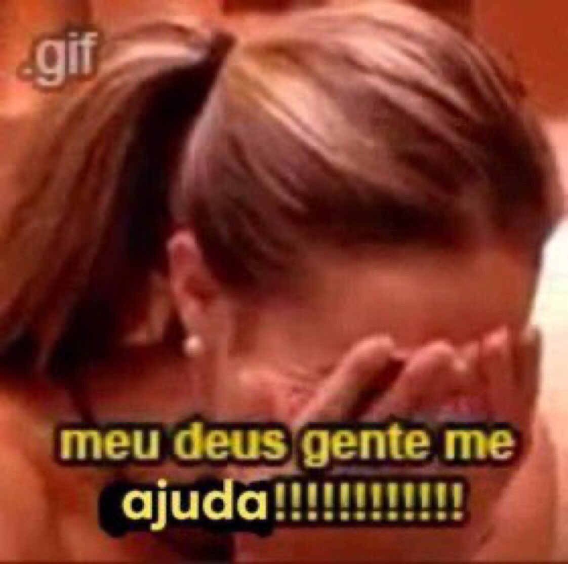 rosescallore's tweet photo. @cruelsmaven Tô entre começar tog ou começar rei perverso https://t.co/tt34kjbbwF