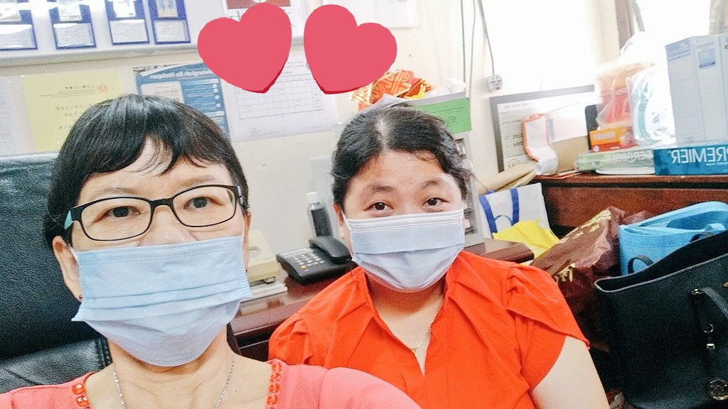 GraceLeeAiLean's tweet photo. Welcome our new headmistress of SJKC Tsung Wah, Pn Chuah to twitter. 😊

Thank you, Pn Yeoh for all your &amp; guidance &amp; endless support throughout the journey of RefleksiDEA. Congratz for your retirement🥂

@refleksidea2020
@SunChuah
@JuneYeoh1
@GiveSiti
@KoayPL 
@WongJoanMeah 
#D5 https://t.co/841Txlw6rX