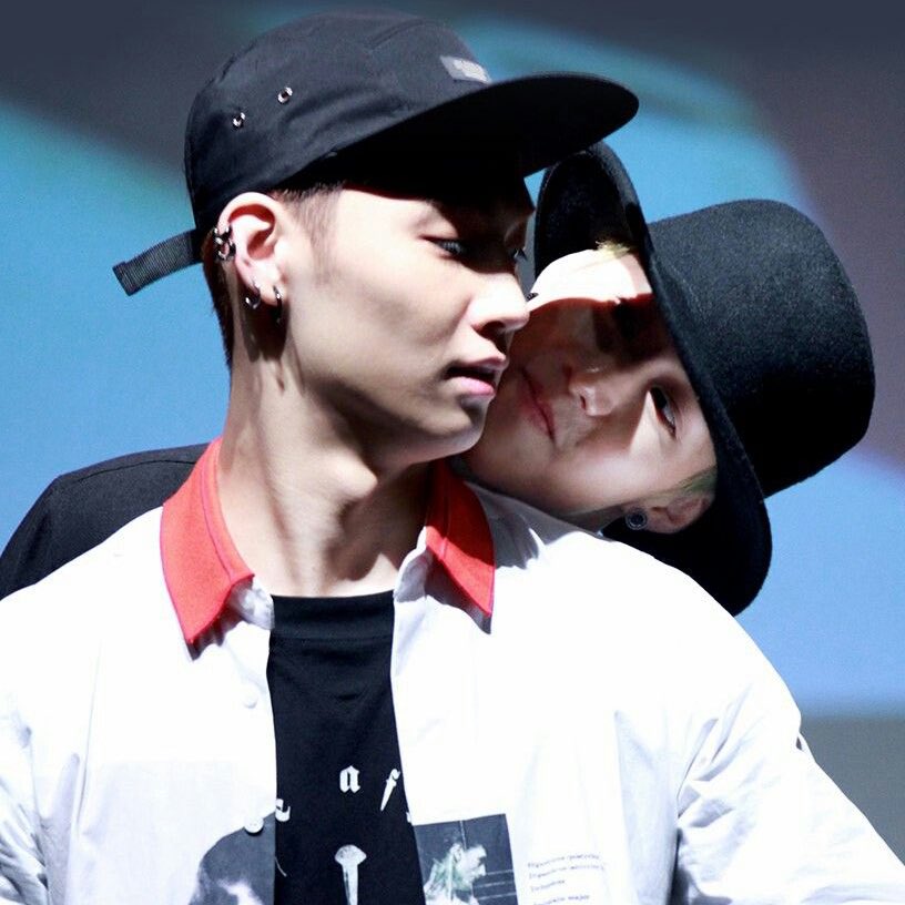 “who in got7” but it’s actually mark and jaebeom ; a 