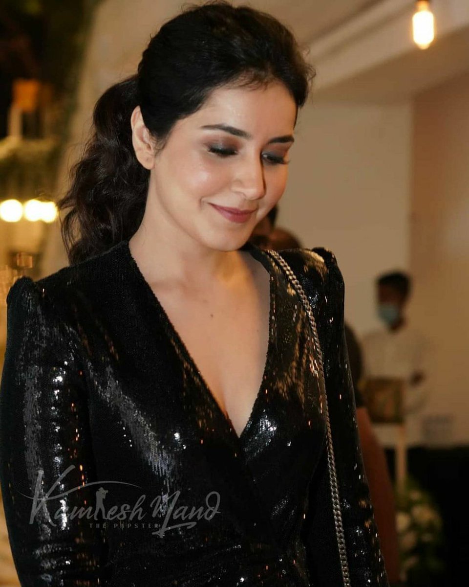 ravikanthsexy's tweet photo. #RashiKhanna #Boobs #Smile 💋💋 @Actress4All @actress_love6 @actressfanatic6 @ActressFeeds @ActressHQGIF @Navelveriyan2 @NavelVeriyan @kaamaveriyan25 @fredy_tammuu @Stark_revives_ @trisha_adimai https://t.co/HGvbJV743o