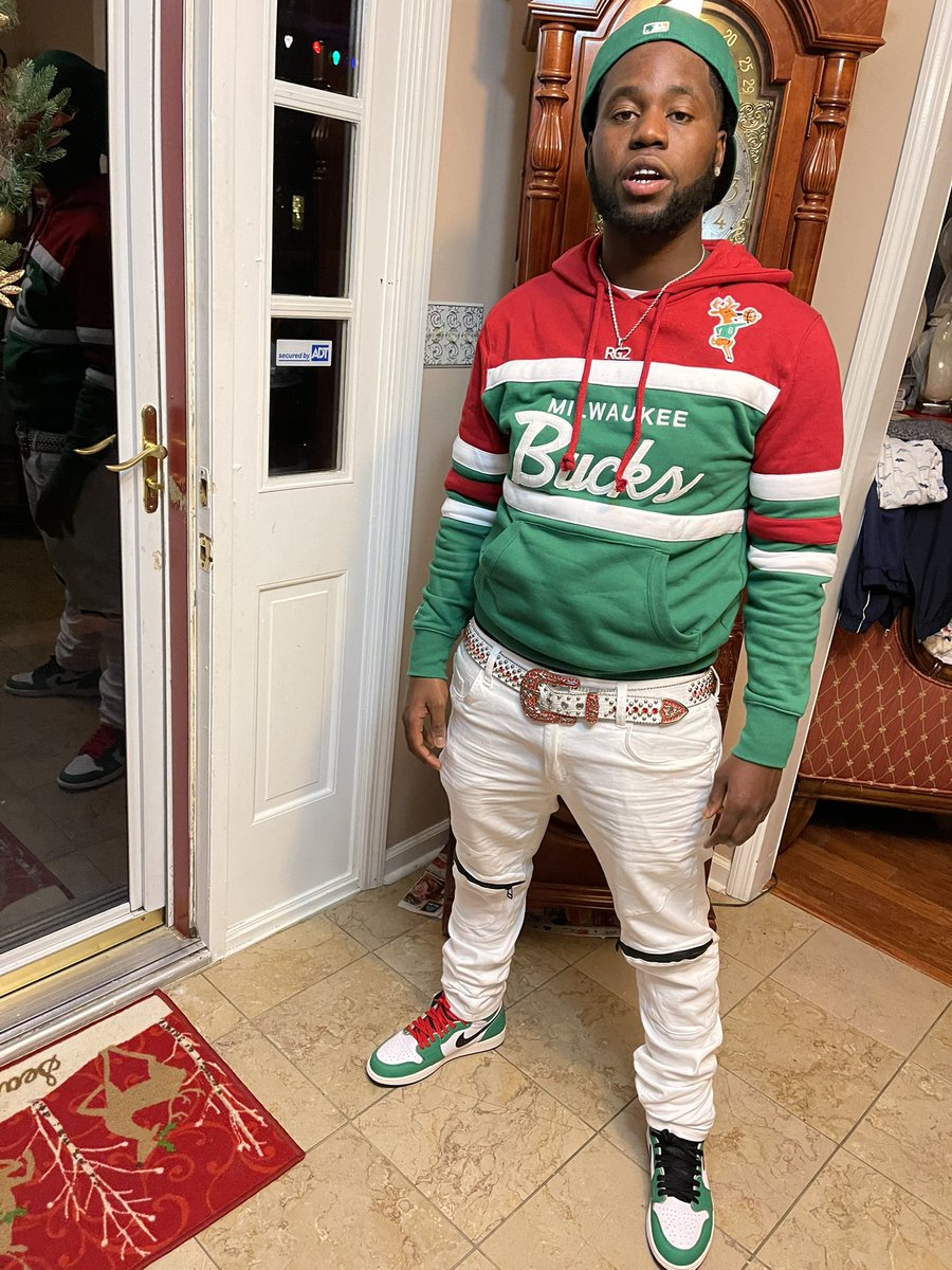 LILNOOK256's tweet image. S/O to Milwaukee all these bucks on me I’m feeling like GREEK FREAK