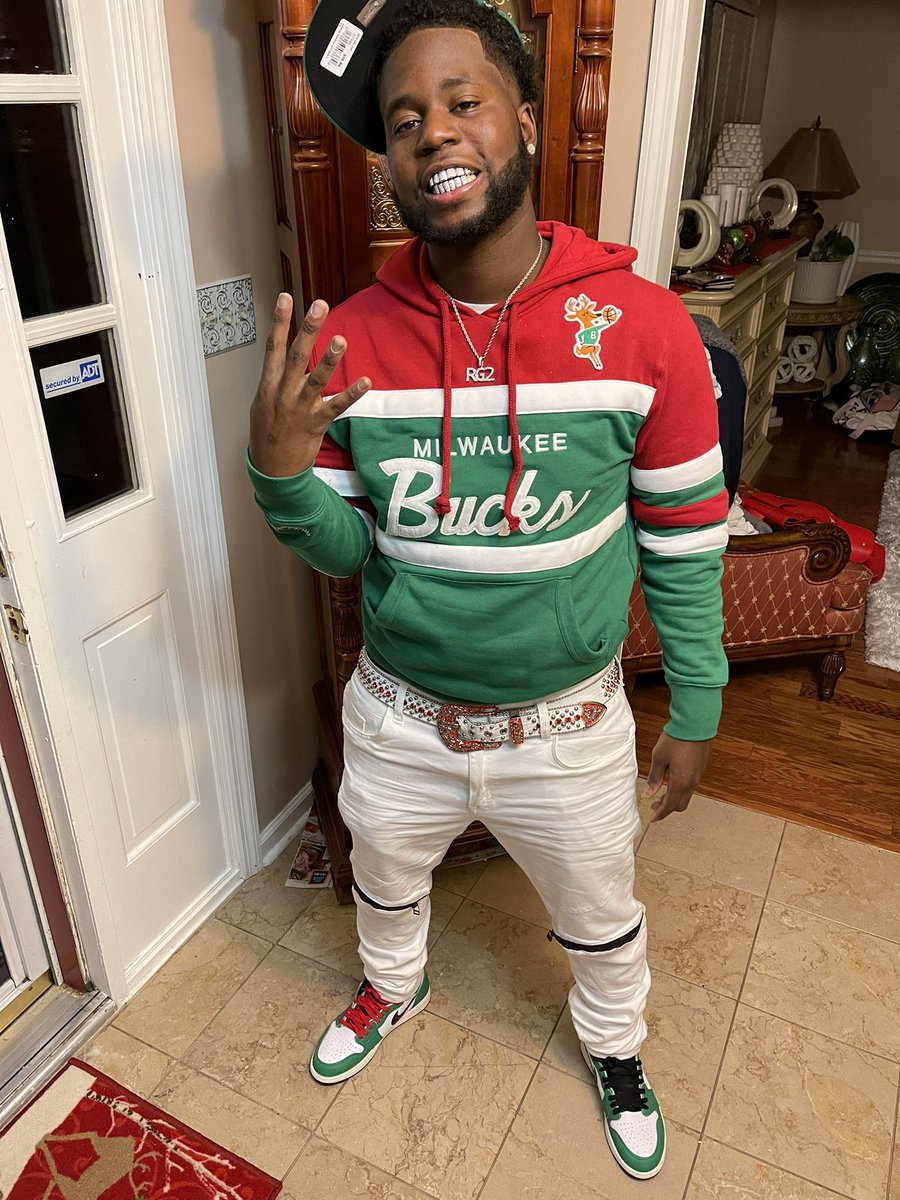 LILNOOK256's tweet image. S/O to Milwaukee all these bucks on me I’m feeling like GREEK FREAK