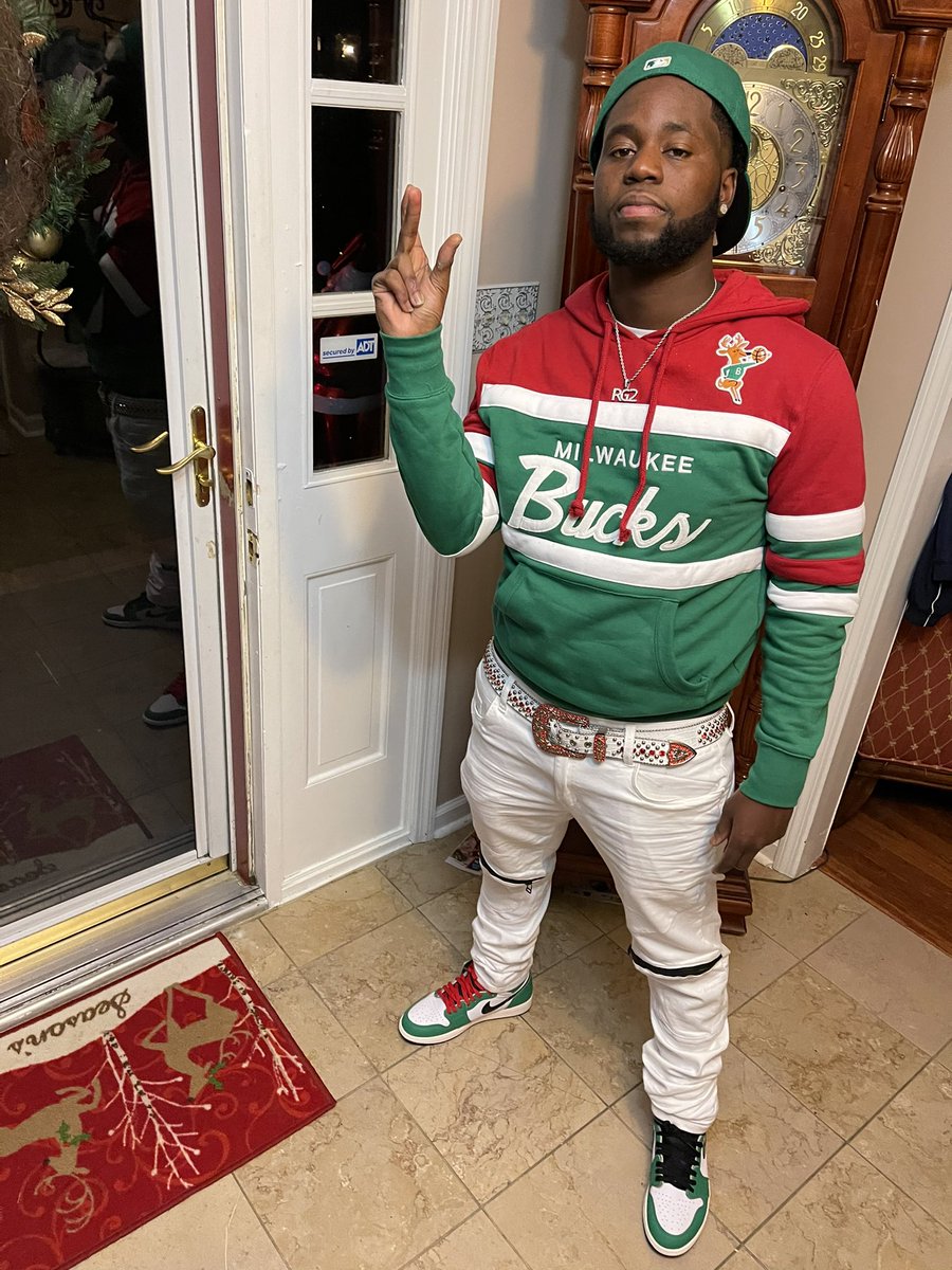LILNOOK256's tweet image. S/O to Milwaukee all these bucks on me I’m feeling like GREEK FREAK