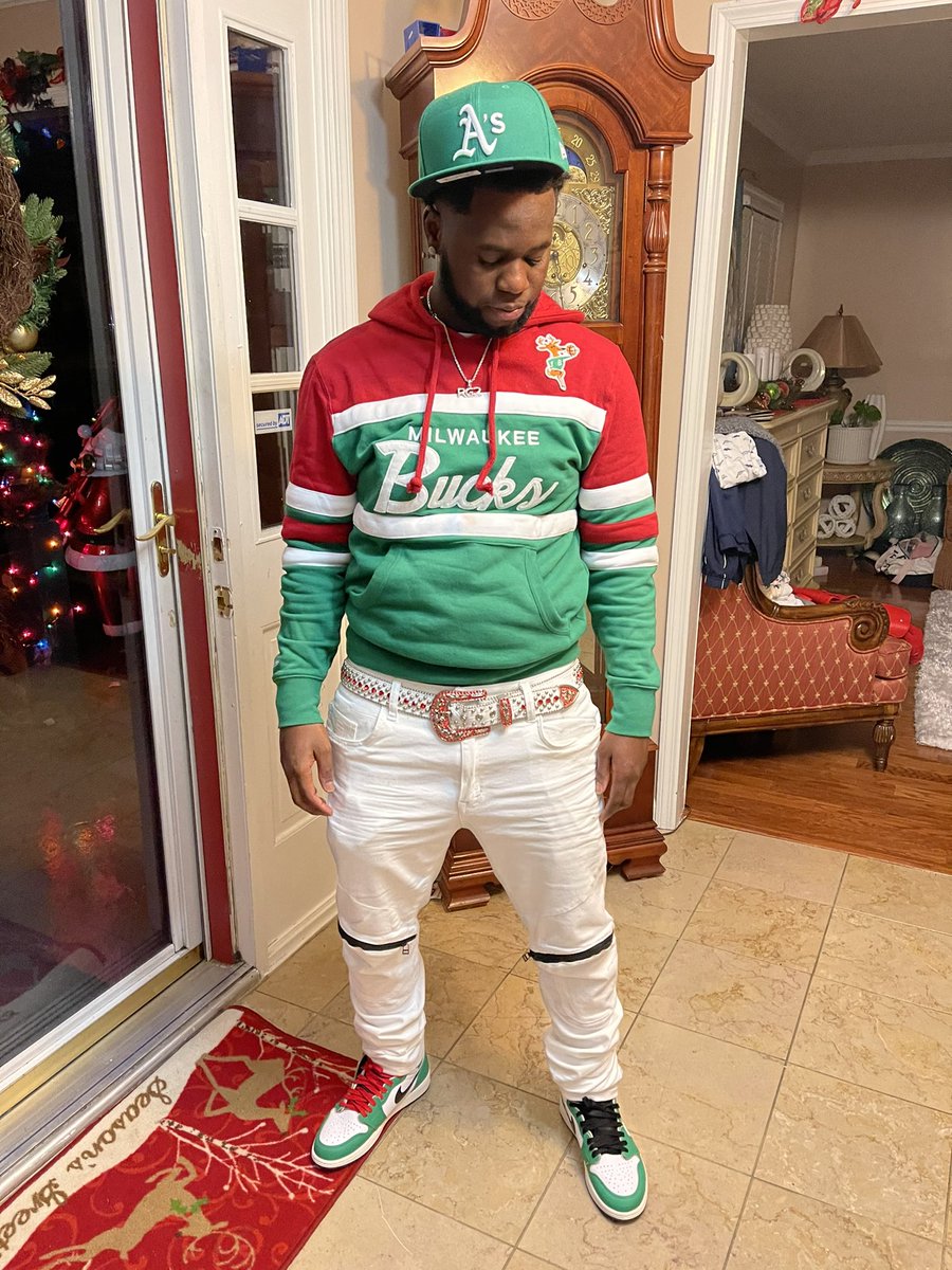 LILNOOK256's tweet image. S/O to Milwaukee all these bucks on me I’m feeling like GREEK FREAK