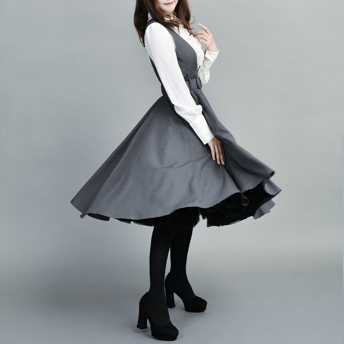 No S Project リノン ワンピース グレー 憧れのレトロなシルエットが可愛らしいワンピース クラシカルな共生地の太ベルトでウエストマークし フィット フレアのシルエットをより美しく グレーカラー は愛されレディな優しい雰囲気のお色味です