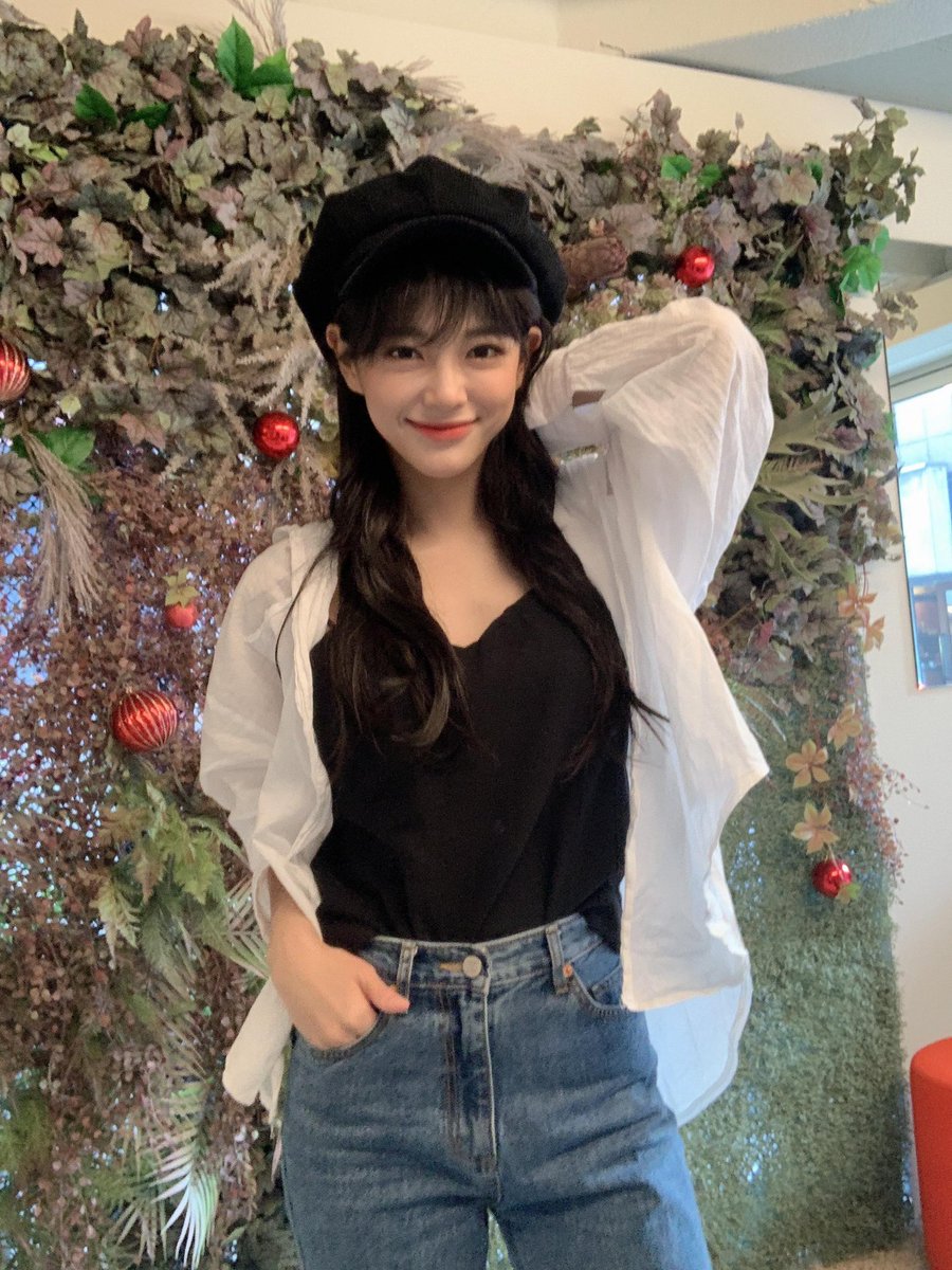 깜짝 크리스마스 선물이 도착했습니다🎁

단짝을 위해 찾아온 세정 산타 요정❤
Merry Christmas With SEJEONG

#구구단 #gugudan #세정 #SEJEONG
#Merry_Christmas🎄