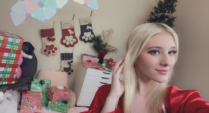 Merry Christmas!!! 💋 https://t.co/4Rq185X0qV