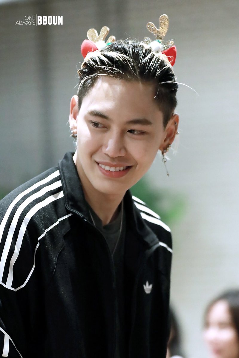 Onealways_bb0un's tweet photo. กวางน้อย 🦌🎄
#อมยิ้มของบุ๋นไออุ่นของเฮีย #bb0un #BounNoppanut #Onealways_bb0un #studiowabisabi https://t.co/azDAB6yIJH