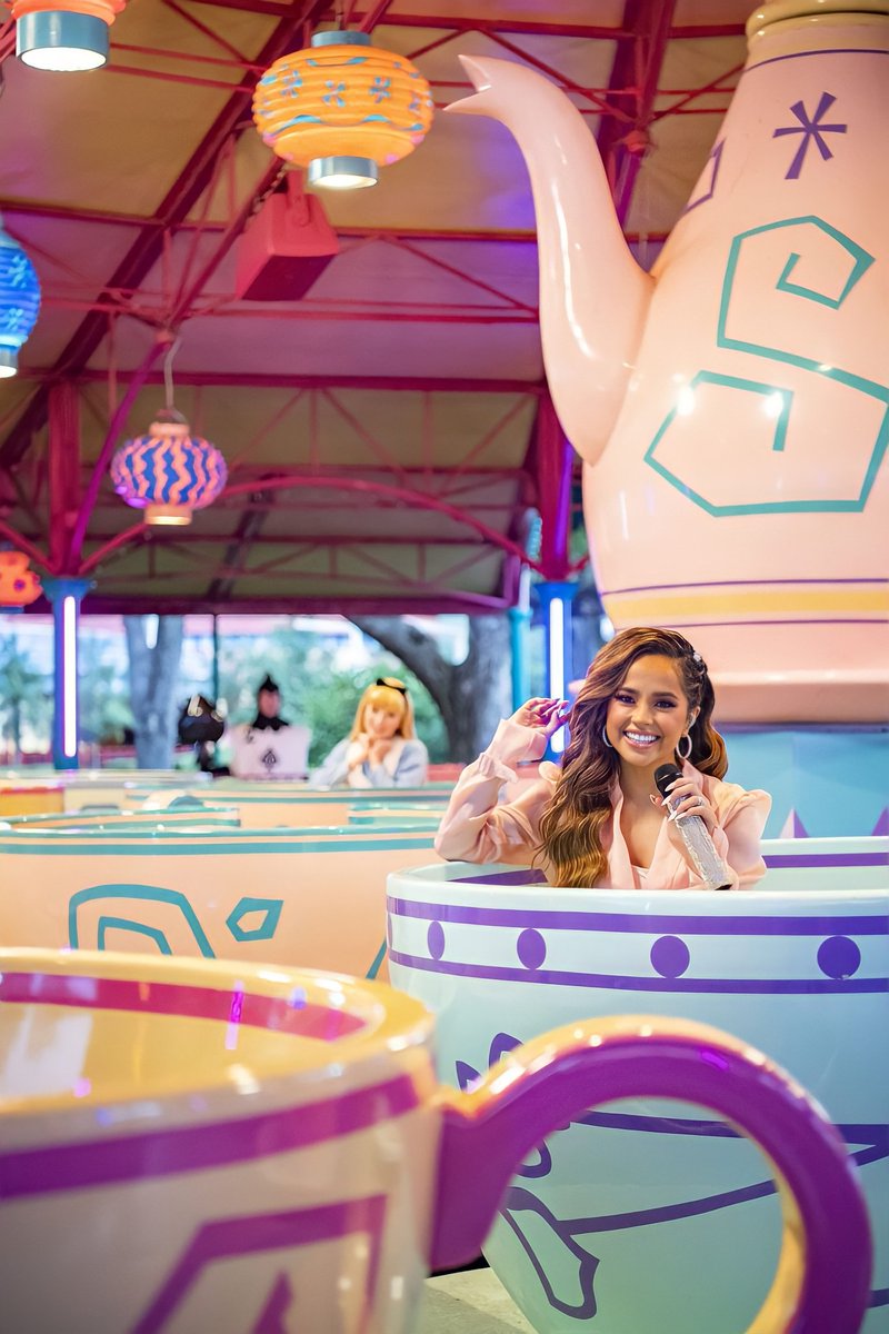 forbeckyg's tweet photo. 🎄- Becky for #DisneyChristmasCelebration (ABC) https://t.co/vAe51mvLO1