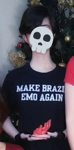 naosoupopularrr's tweet photo. Sem zueira, essa é minha irmã nas fotos em família do natal DESSE ano! 👌😂 #makebrazilemoagain https://t.co/hhsT7pg3gT