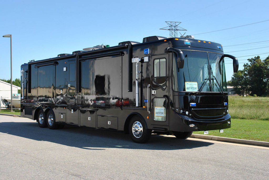 DeontraeP's tweet photo. My vision for the @Paceitsolutions Mobile Command Center! #TechBus #NationwideService @taye25LA https://t.co/DklvpFoAJc