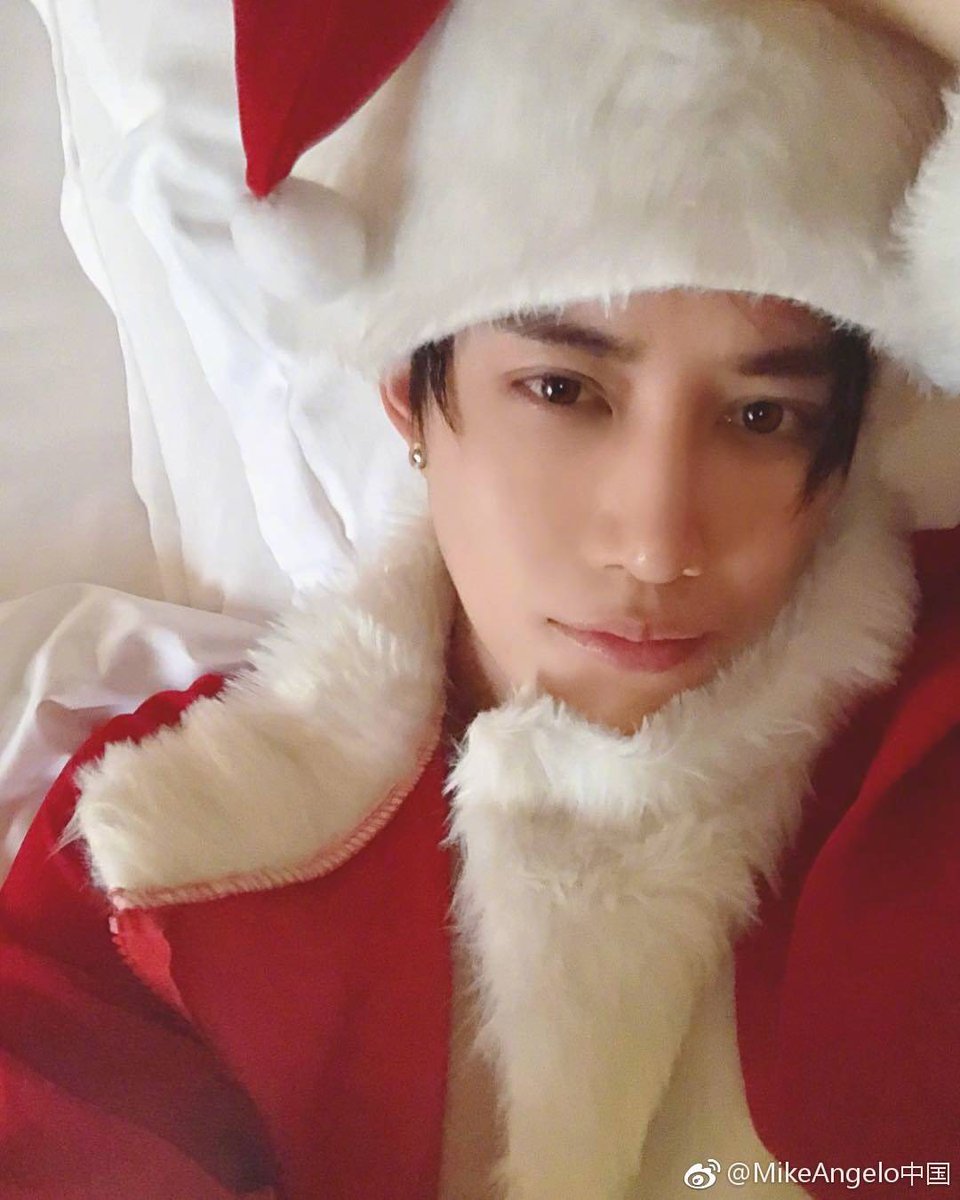 AngelPat_strong's tweet photo. 🌲🎉💗Merry Christmas and 💗 I love you 💗
เห็นเเด็ดดี๊ยิ้มแล้วโลกนี้เปลี่ยนเป็นสีชมพูเลยค่ะ💗😇
#Angels💗Mike
#kissmuchmike
#ไมค์พิรัชต์
#m1keangelo
#AngelsAreAroundMike
#AngelsAlwaysBeWithMike https://t.co/JRKNDkTefw