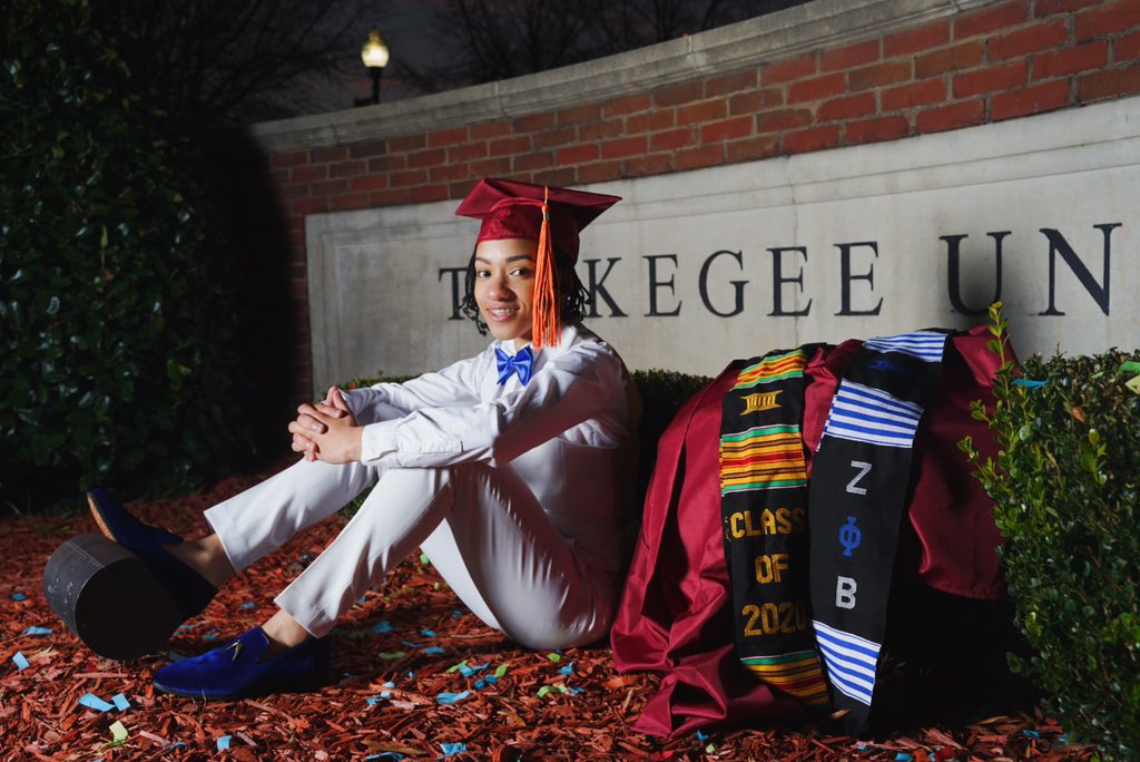 &amp; y’all know it wouldn’t be me if iain flick it up lmao 👩🏽‍🎓