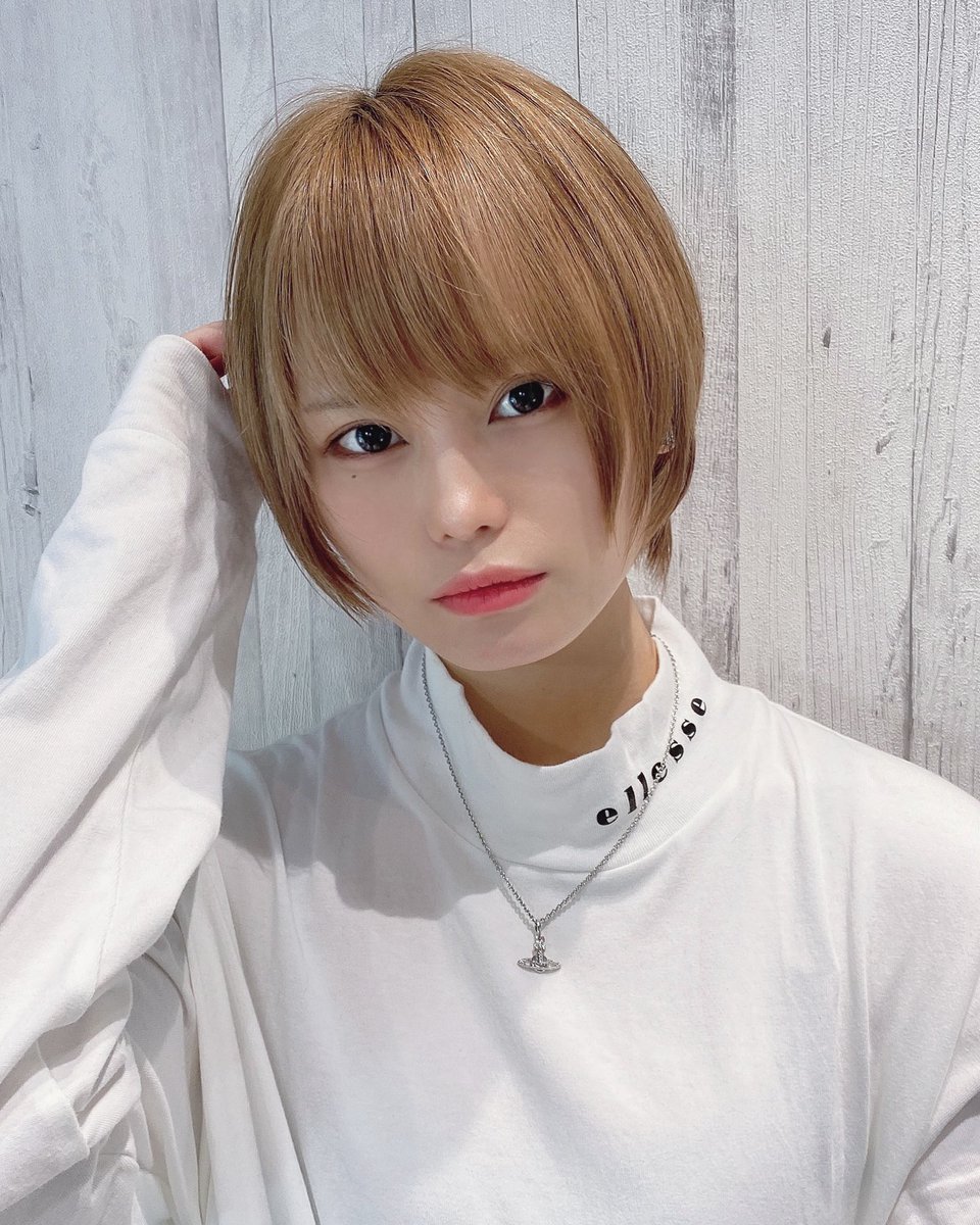 長沼彰憲 ウルフ美容師 ショート ボブ ハイトーンカラー ナチュラルストレートver ウルフボブ ショートウルフ ミディアムウルフ ウルフヘア ウルフ ウルフショート ケアブリーチ Uverworld Bish アイナジエンド インナーカラー Zoc