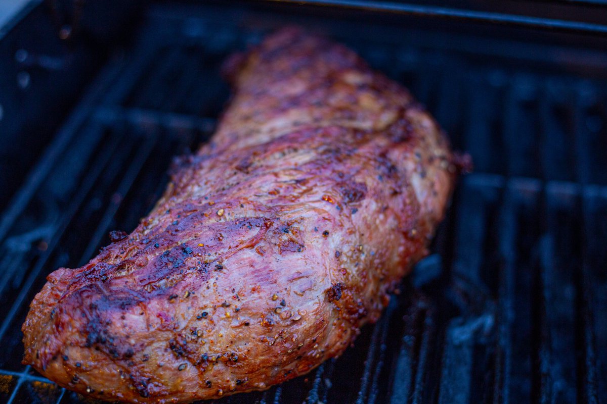 Grilled marinated tri-tip and @rombauervino Twin Rivers El Dorado Zinfandel are a perfect pair. The Zin has big bold notes of dark berries, baked cherries, pepper and vanilla framed by an oak finish. Cheers and Merry Christmas all! 🍷🎄