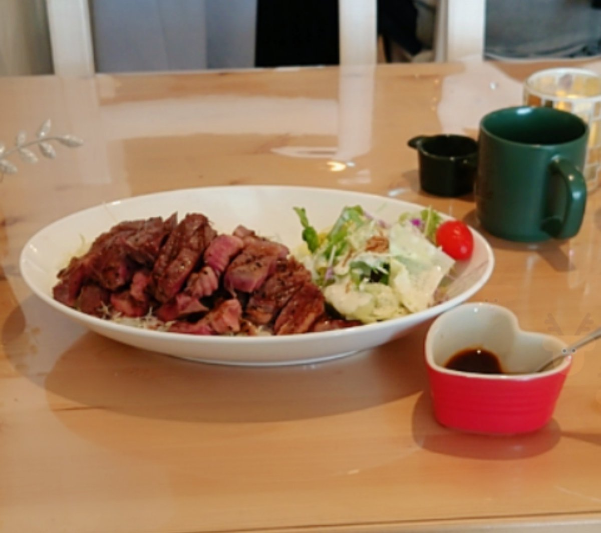 江戸華 豊洲にて名店発掘 W その名もモンスタービーフ 結構前から気になって入店 ランチでこのお肉の250g丼 1680円 税別 300gでも10円 W なかなかリーズナブル お値段の割にかなりおいしかった 夜のメニューもなかなかボリュームある感じです 江戸華 豊洲にて名店発掘 W その名もモンスタービーフ 結構前から気になって入店 ランチでこのお肉の250g丼 1680円 税別 300gでも10円 W なかなかリーズナブル お値段の割にかなりおいしかった 夜のメニューもなかなかボリュームある感じです