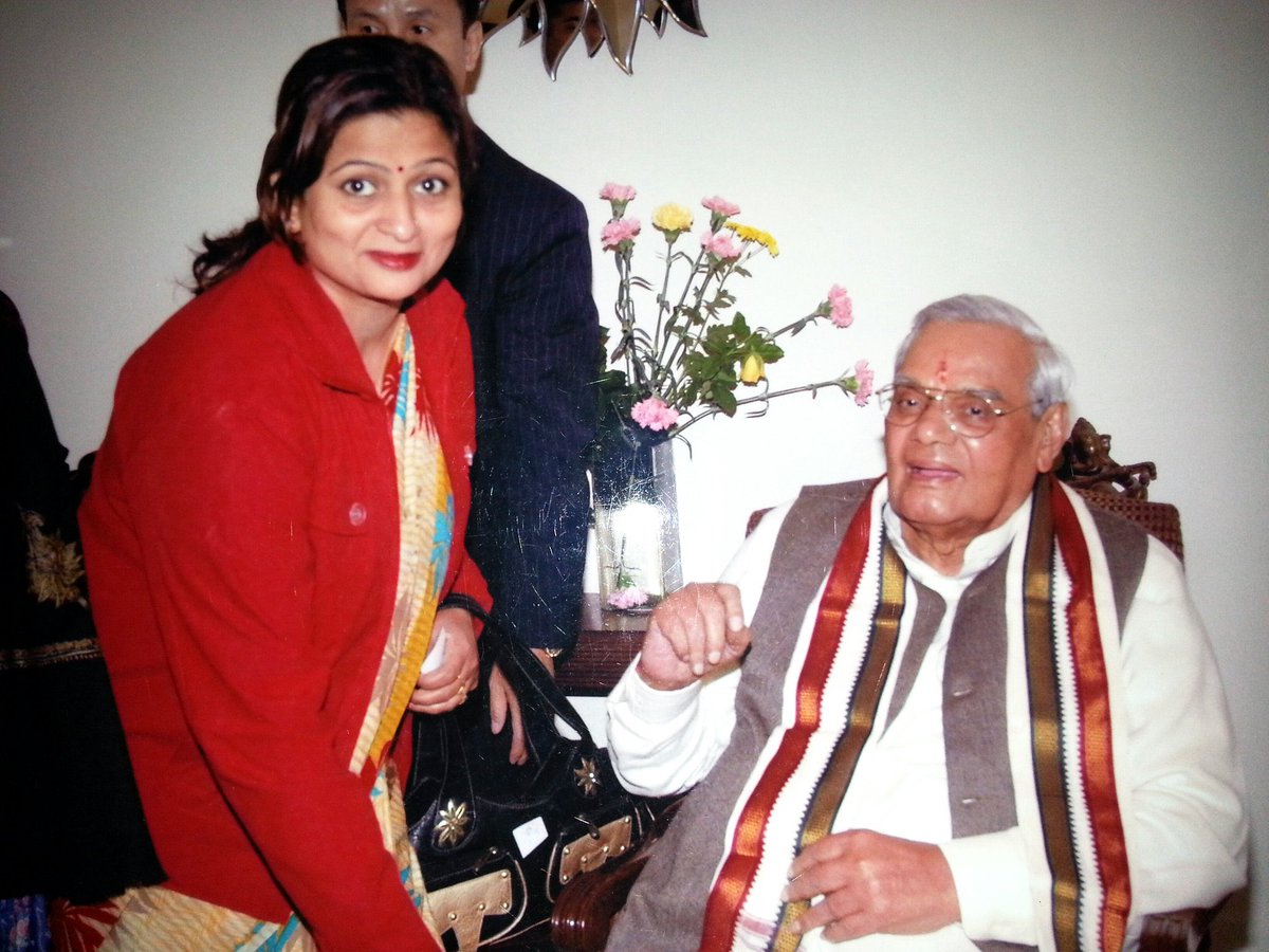 #सदैव_अटल
माँ भारती के महान सपूत,
राष्ट्रवाद के प्रणेता, सुशासन के प्रतीक,
भाजपा संस्थापक, अजातशत्रु, युगपुरुष,
पूर्व प्रधानमंत्री, महान कवि, प्रखर वक्ता,
हमारे प्रेरणास्त्रोत व मार्गदर्शक,
"भारत रत्न"
श्रद्धेय श्री #अटल_बिहारी_वाजपेयी जी की
#जयंती पर उन्हें कोटि-कोटि नमन।🙏