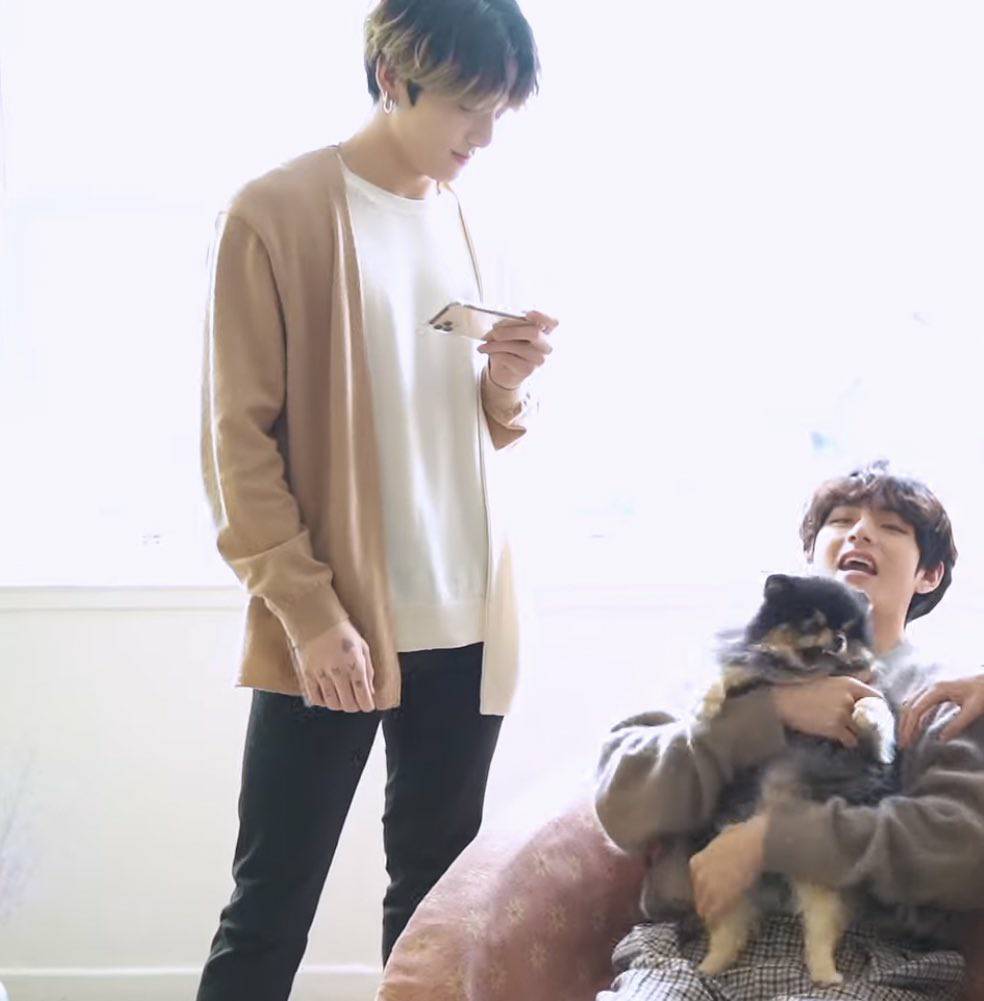 i_purple__v's tweet photo. วอน JK ปล่อยรูปในมือถือทีเหอะ #kookv #taekook https://t.co/G2aUE37qfW