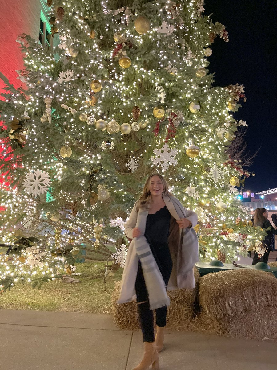 k__jc's tweet photo. Merry Christmas ya filthy animals! https://t.co/436SLqxjBI