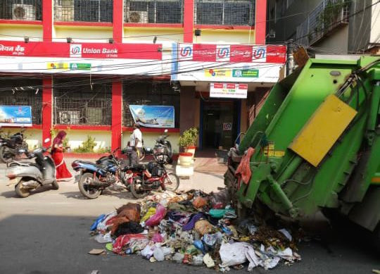 ncbn's tweet photo. Shocking! Officials dumped garbage outside banks in Krishna Dist for not toeing the line of AP State Govt. This depraved &amp; callous state-sponsored act will reflect badly on our State's reputation. Where is the state headed with such outrageously uncivil actions? https://t.co/Z0nOn85Fj8