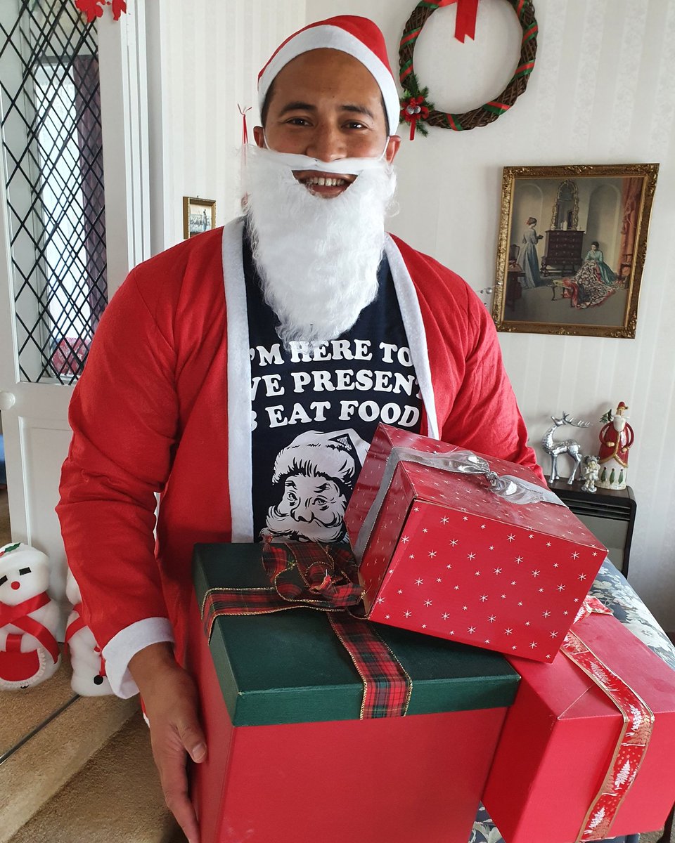 HonkyTonkChickn's tweet photo. Merry Christmas/Manuia le Kerisimasi/Meri Kirihimete!
Rounding out a tough year with family/aiga/whanau makes it all seem a bit better!
Love/Alofa to all of you and your loved ones!
🎅🎄❤😁🙌
#merrychristmas #happyholidays #santa #toomanycookies #poorrudolf https://t.co/Bjsvwix2EN