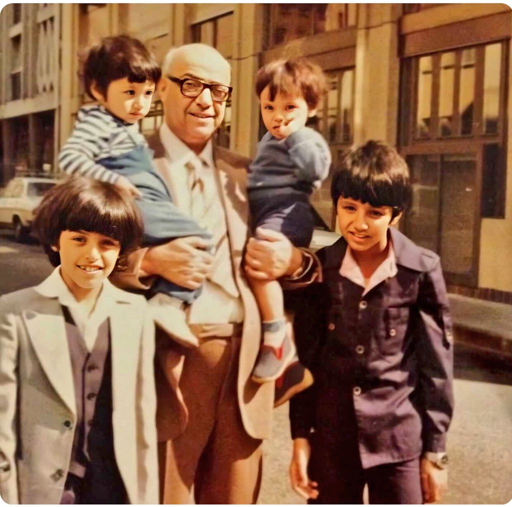 ksak44's tweet photo. #تاريخ_عنيزة
#شخصيات_من_عنيزة

صالح بن عبدالرحمن العبدلي رجل الأعمال المعروف. مع أبنائه وحفيده في جنيف 1980م، من اليمين حمد بن صالح العبدلي وثامر بن محمد المكتوم وفيصل بن صالح العبدلي وفواز بن صالح العبدلي.

*مصدر الصورة (حفيده) الأخ بدر فواز صالح العبدلي
@BaderAlAbdali https://t.co/G3Z5fnL3eo