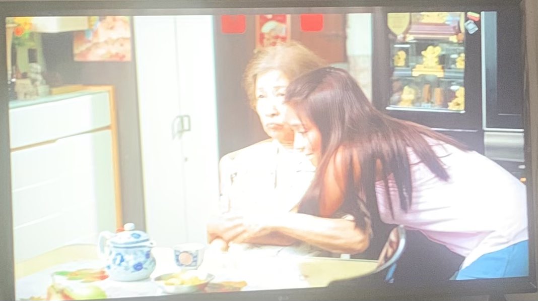 Afanforalways's tweet photo. Awww Mrs. Chung...😍

Ate @pmajo03 na-miss kita lalo! 😀😘

#HelloLoveGoodbye 
#HELLOLoveGoodbyeOnNetflix https://t.co/djSZlvCEzq