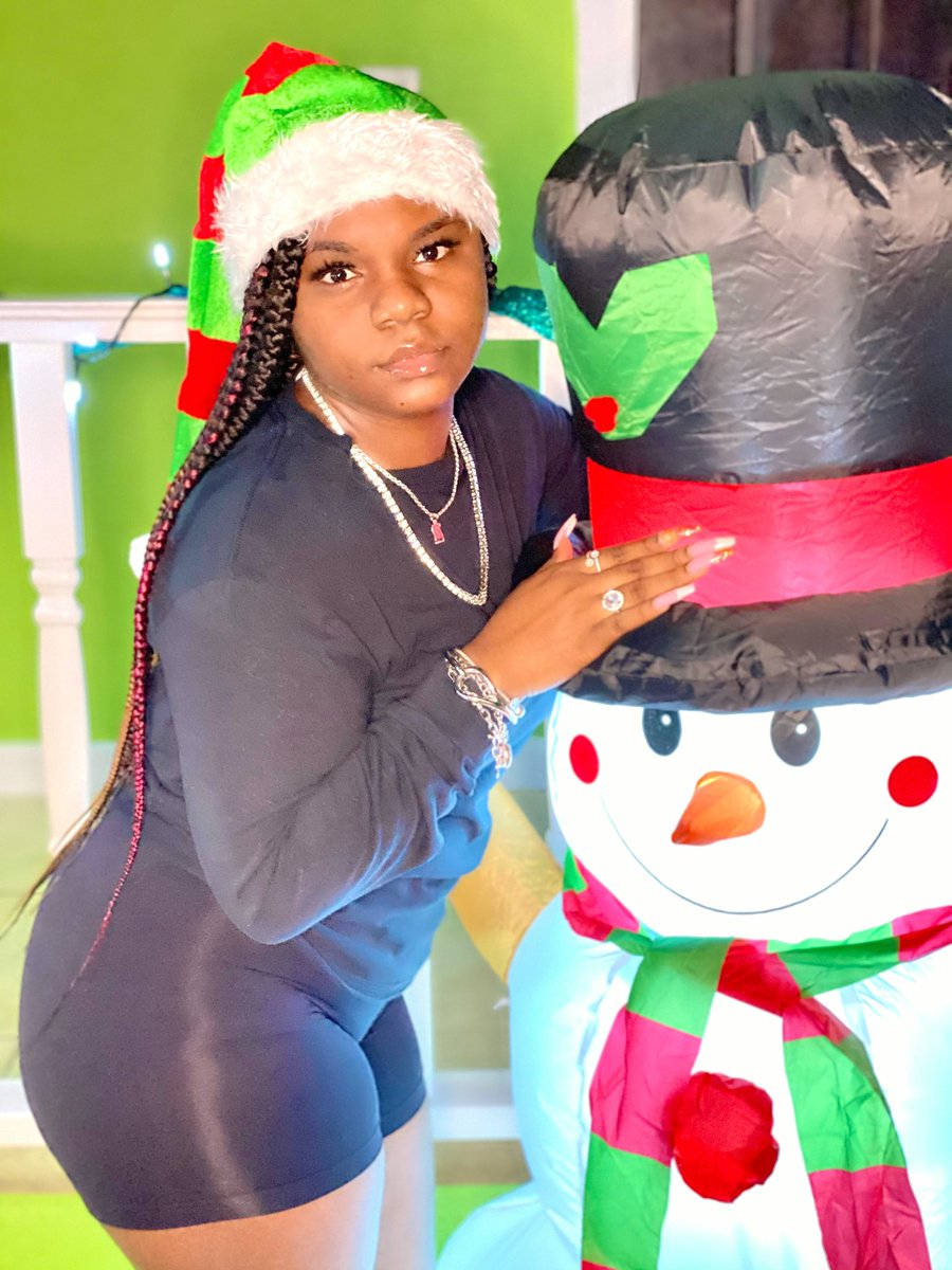 _Stay_Shuh_'s tweet photo. Merry Christmas you filthy animals 🎄😘
#Homepics https://t.co/3lgYFDiyEA