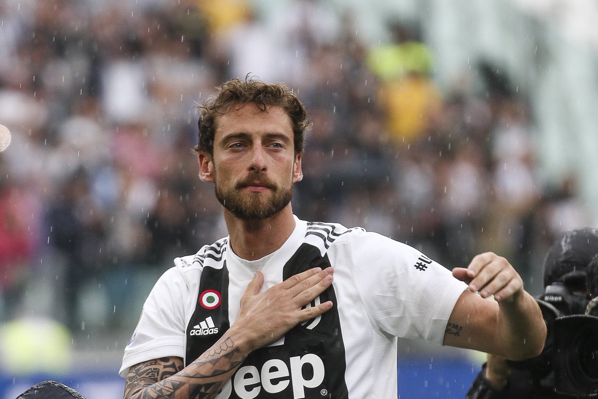 C'est un vieux problème qui a atteint un niveau plancher après le départ de Marchisio: l'effectif ne compte qu'un seul joueur formé au club, Pinsoglio, et la Juventus ne peut donc pas remplir toutes les cases de la liste Champions League (au moins 4 joueurs made in bianconero).