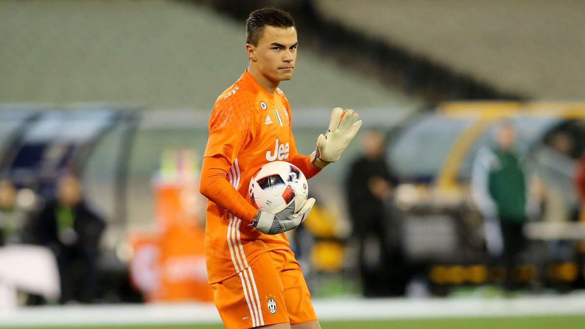 Un problème numérique mais aussi philosophique. Hormis Kean, la liste des jeunes formés récemment chez nous n'est pas prestigieuse: Audero, Romagna, Tripaldelli, Vitale... Aucun d'entre eux ne représente un regret, ça en dit long aussi sur la piètre qualité de notre formation.