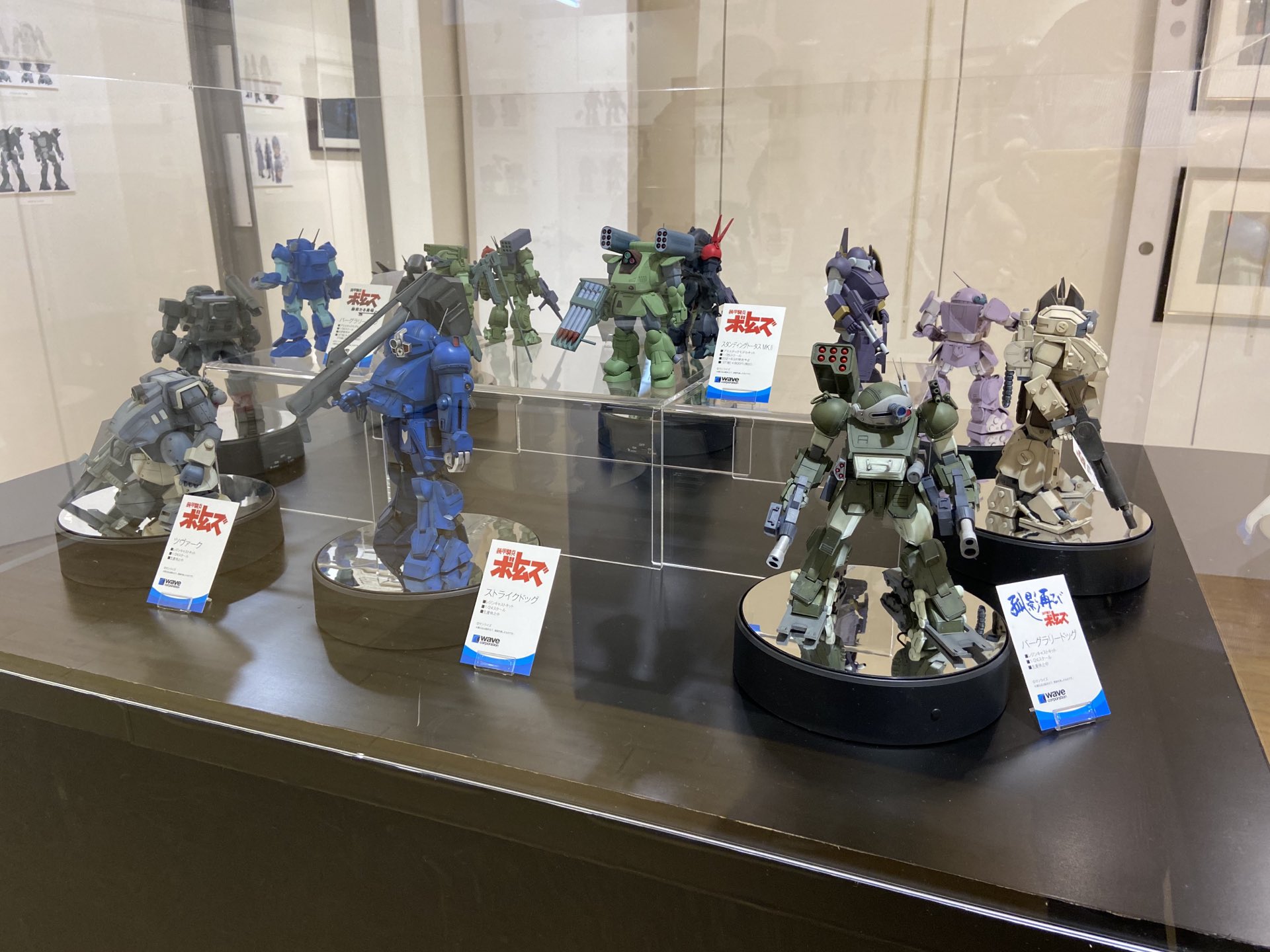 ホビージャパン編集部 明日から池袋マルイ7階で始まる装甲騎兵 ボトムズ展にお邪魔しました 入口では大河原邦男氏描き下ろし イラストがお出迎え イラストや設定画 立体作品展示など まさに むせる 内容です ボトムズ T Co Oosoghvdup