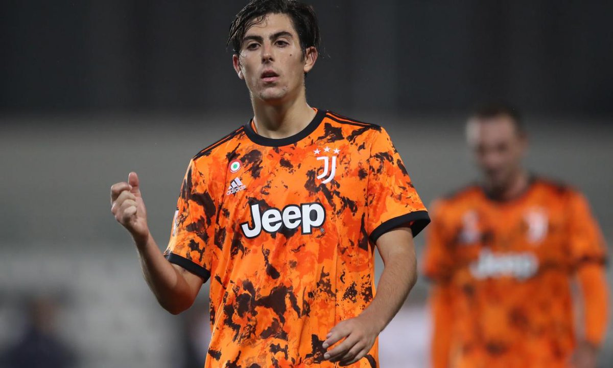 Des exemples? Les titulaires du milieu Fagioli et Ranocchia, le colosse Dragusin, les offensifs Tongya et Petrelli. Ils pourraient aisément dominer le championnat des U19, mais avec les U23 ils engrangent de l'expérience professionnelle et se testent aux portes de l'élite.