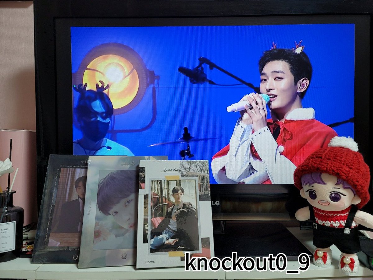 knockout0_9's tweet photo. 🌲 지성산타와 함께하는 행복한 크리스마스🎅
❄ 어렵고 힘든시기에 큰 위로가 되었지룽😍
☃️ 어서 빨리 공연장에서 다시 만날수있기를💕
👼 크리스마스의 동화같은 하루🎁
❤ 사랑하지룽❣

#윤지성 #YoonJisung
#동화 #YJS_Christmas_story
#밥알들_크리스마스지룽 https://t.co/j3OswXQDwT