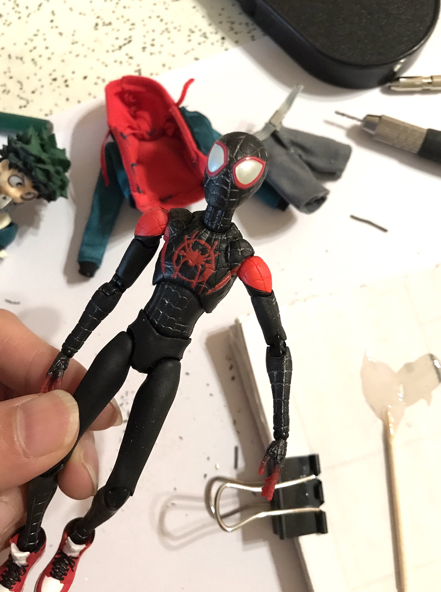 のはら みな エポキシ系の接着剤を真鍮棒に塗って差し込む スパイダーバース修理完成 フィギュア修理 アクション フィギュア T Co Decgo9oi9w Twitter