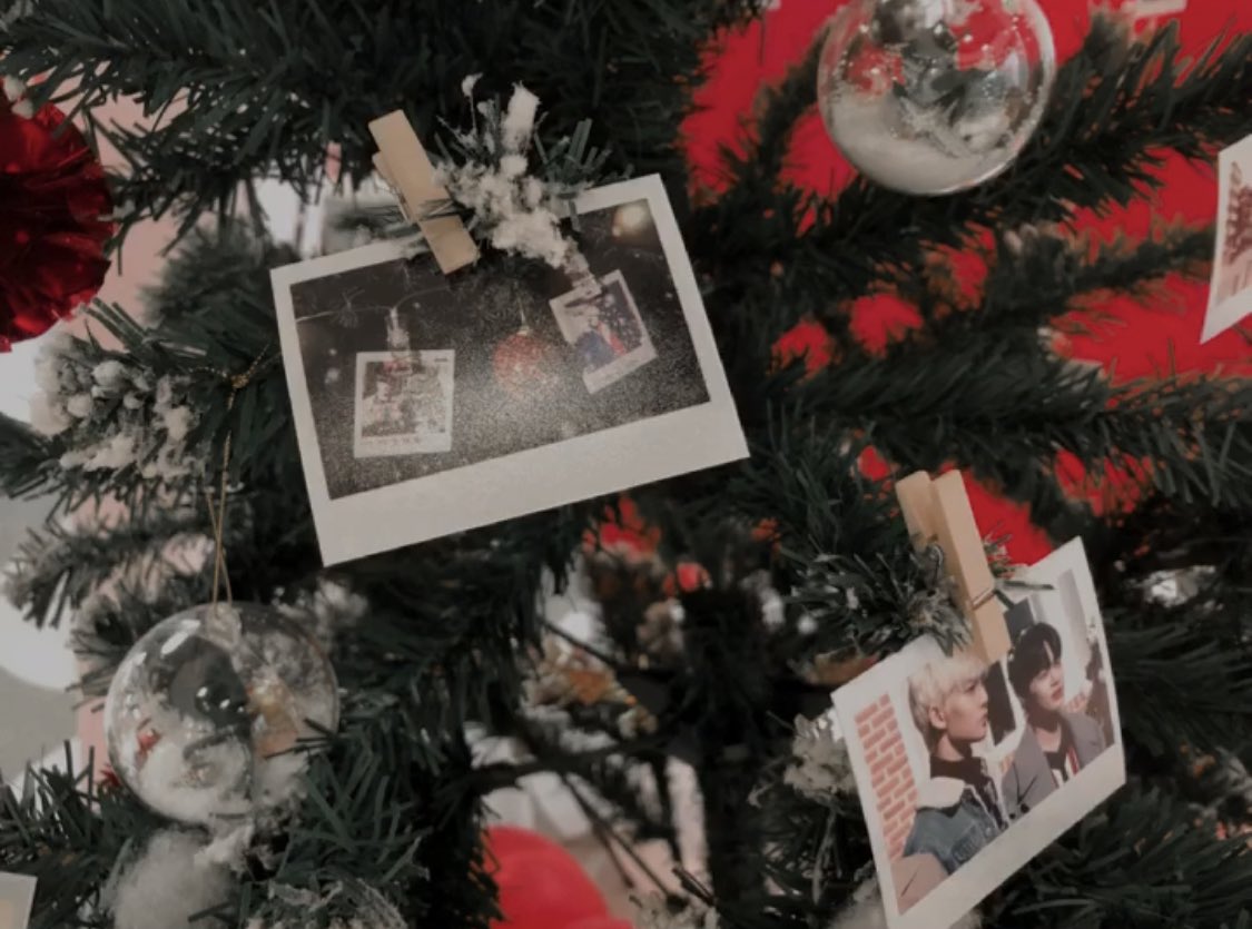 JHCafeproject's tweet photo. .*~ MERRY CHRISTMAS ~*.

🎄ถึงคาเฟ่จะจบไปแล้วแต่ทางทีมงานขออวยพรให้ชิปเปอร์ทุกคนมีแต่ความสุขนะคับ เมอรี่คริสต์มาสนะคับ❤️

🎄❄️🎅🏻❤️🦌🎁

#จินฮวี #Jinhwi #ดีพฮวี #Deephwi #JINHWItimeinBKK https://t.co/6bHcZPxjUG