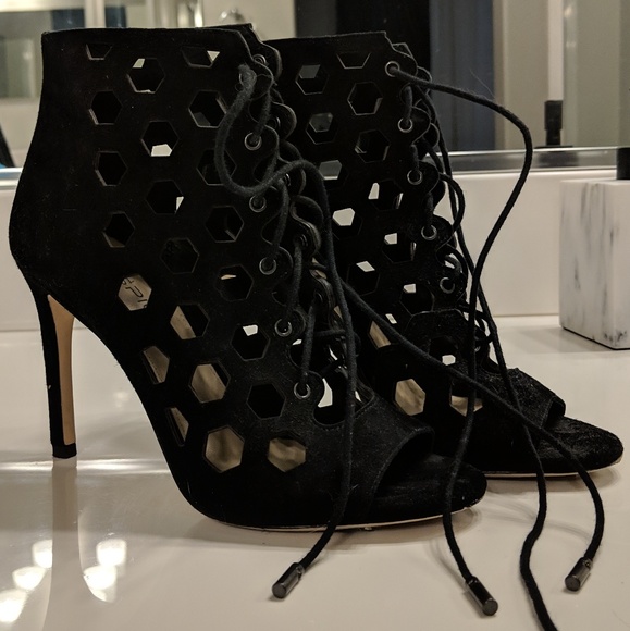 GreeneMallory's tweet photo. So good I had to share! Check out all the items I'm loving on @Poshmarkapp #poshmark #fashion #style #shopmycloset #viaspiga: https://t.co/6UkdnHMgF5 https://t.co/EJi9cFpARv