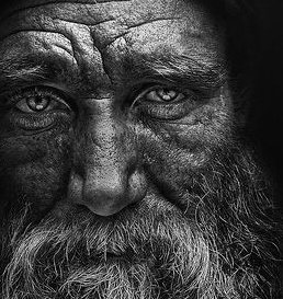YurukZekeriya's tweet photo. Bize acı veren gerçeklik değildir, gerçekliği kabul edemeyişimizdir. Ölüm bize acı vermez, ölümsüzlük talebimizdir bize acı veren. Tikelin yaşamı süreksizdir, tümellik arzumuzdur bize acı veren. Ve bizi acıtan çarpık bakışımızdır, yaşamdan bize veremeyecek olanı istememizdir. https://t.co/lfeTDU6S7I