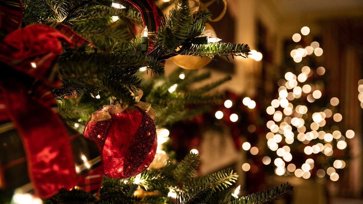 BWP_Group's tweet photo. From Festive Feasting to glittering giveaways head to our blog to see our favourite experiential activations that successfully spread some seasonal joy❄️

Link below👇 
https://t.co/aYC2cyQXxg

#BWP #Experiential #BrandActivations https://t.co/ehkqtWQ3I1