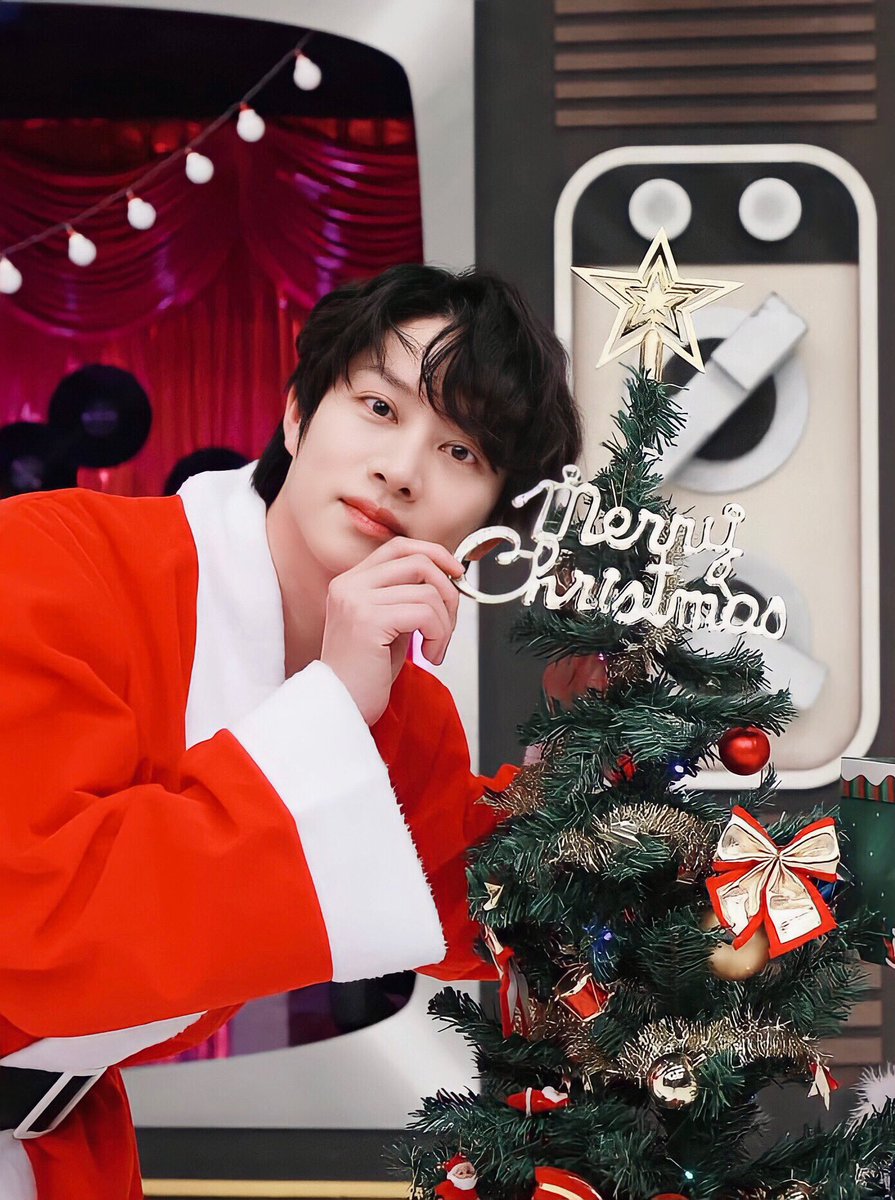 sunshine83710_'s tweet photo. 🎅🏻🎄✨ https://t.co/yLNbsg1OYc