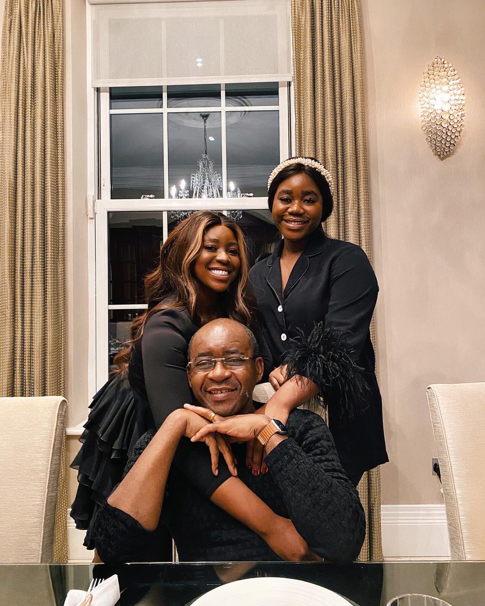 VimbaiMasiyiwa's tweet photo. Christmas Eve Dinner at the Masiyiwa’s. Happy Holiday’s everyone! https://t.co/fwPoVe1Ul5