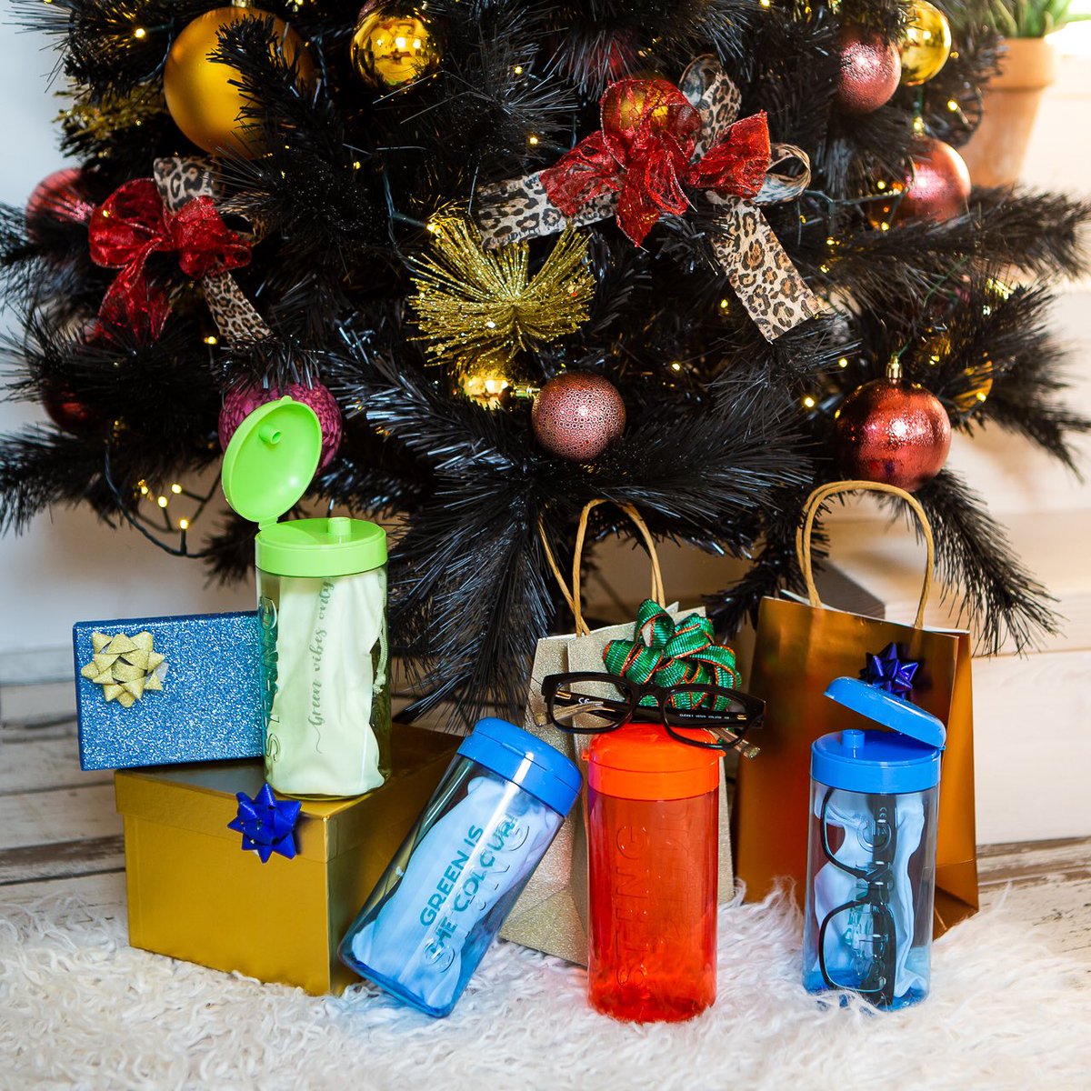 StingEyewear's tweet photo. Buon Natale da Sting Eyewear.
#StingEyewear #Natale https://t.co/ZPoyCjtsCD