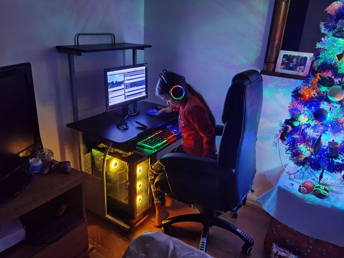 Djb12491079's tweet photo. #minigamer
She's loving the idea of one day being a streamer.
But for now we will. Have fun on Minecraft. 
Possibly warzone Duos in future
#father &amp; #daughter #duos #crossbow patrol https://t.co/id7HVr8N2q