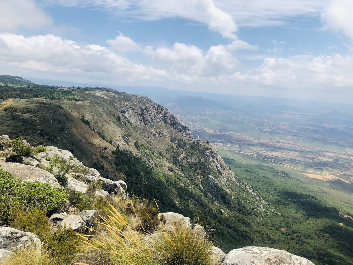 umzamocapital's tweet photo. Nyamutoro Mountain in Nyanga, Zimbabwe (Popularly known as World's View Mountain) 

📸@ptchimusoro

#VisitManicaland #Nyanga #NyamutoroMountain #WorldsView #VisitZimbabwe #TravelZimbabwe https://t.co/KHHfLoXGGT